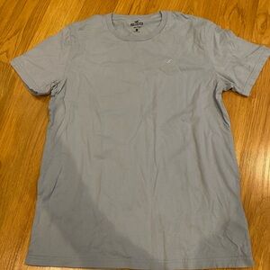 Hollister Men's Light Blue Short Sleeve Tee